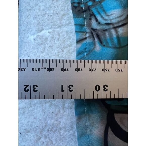 Vintage graphic, lightweight button-down, short sleeve shirt - Picture 5 of 7